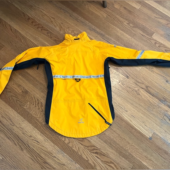 women’s small cycling jacket - Picture 3 of 9